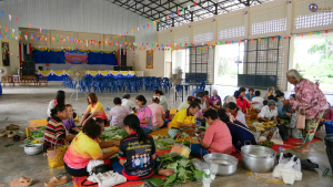 งานบุญซำฮะ จัดเตรียมข้าวปลาอาหาร ห่อข้าวต้ม  เพื่อทำบุญตักบาตร